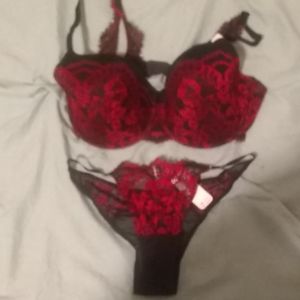 38 DD bra and matching large cheeky panty